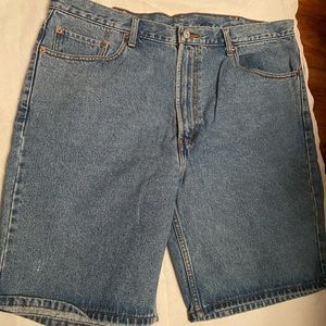 Levi’s 505 Jean shorts 42 men’s medium wash